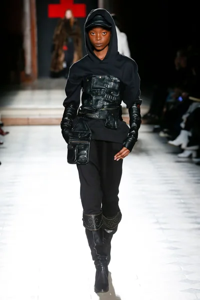 Look 10